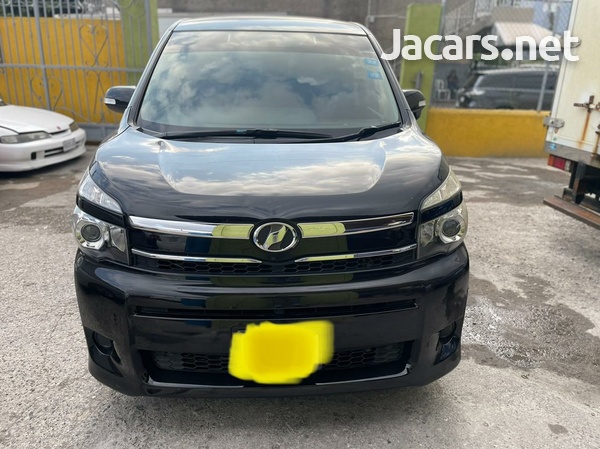 Toyota Voxy 2,0L 2010-6