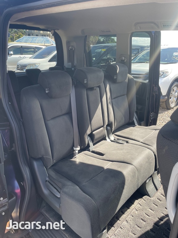 Honda Stepwgn Spada 2,0L 2013-6