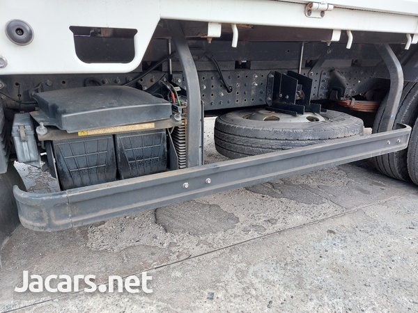 Mitsubishi Fuso 7 ton truck with tail lift-9