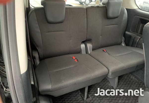 Toyota Voxy 2,0L 2013-3
