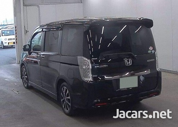 Honda Stepwgn Spada 2,0L 2013-6