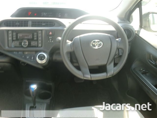 Toyota Aqua 1,5L 2016-3