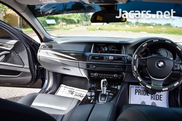 BMW 5-Series 2,4L 2016-10