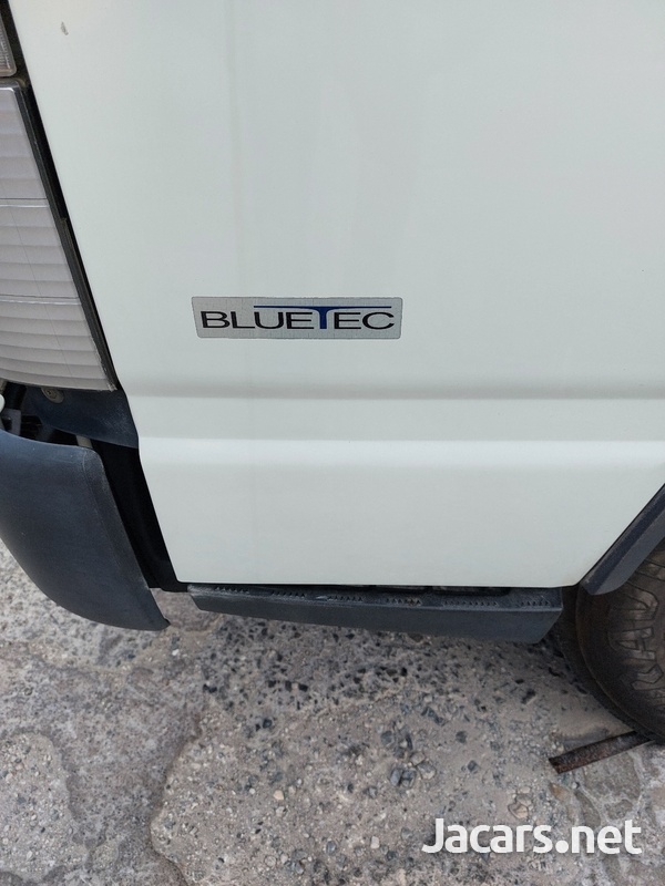 Mitsubishi Fuso 7 ton truck with tail lift-5