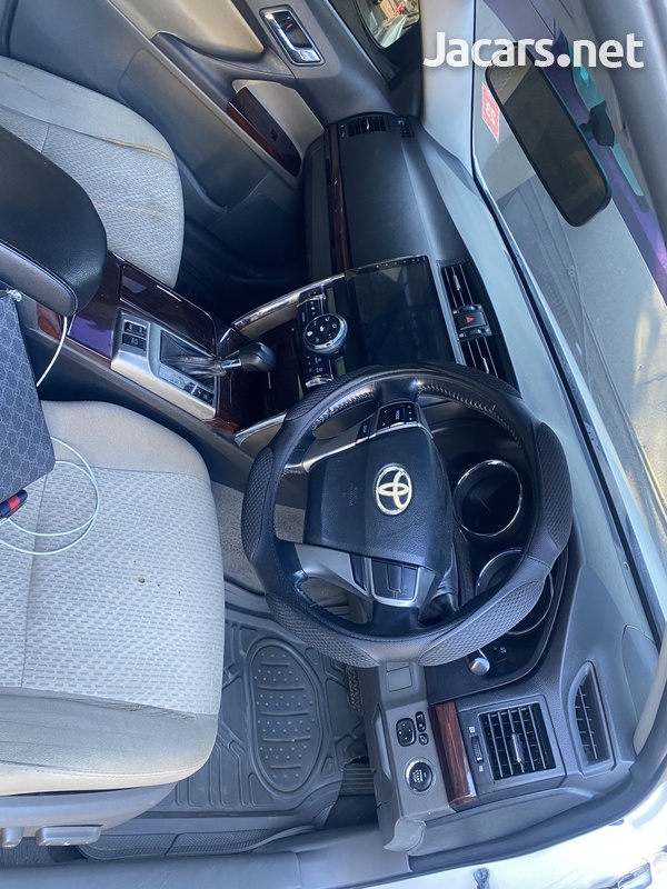 Toyota Mark X 2,5L 2010-7