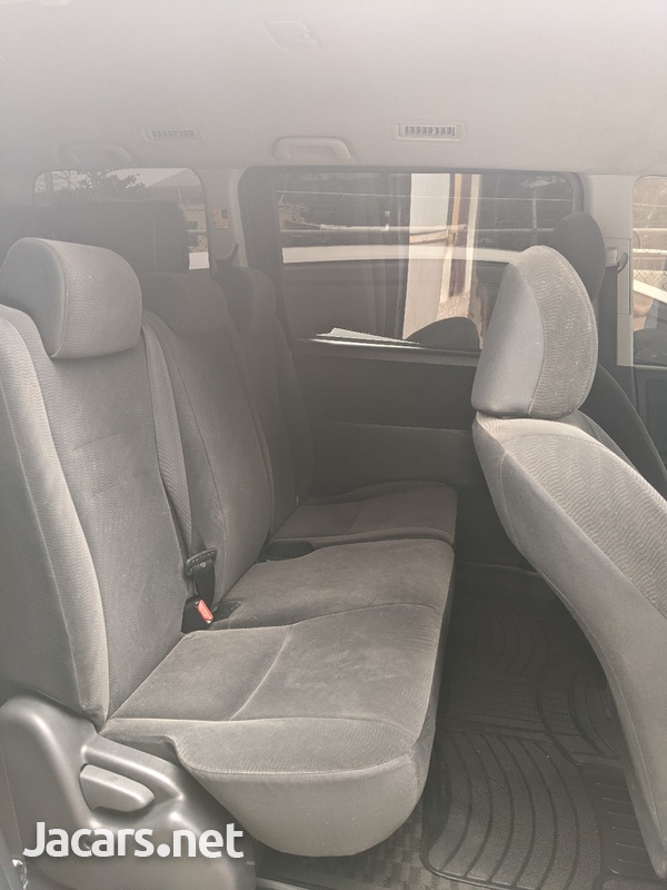 Toyota Noah 1,9L 2011-7