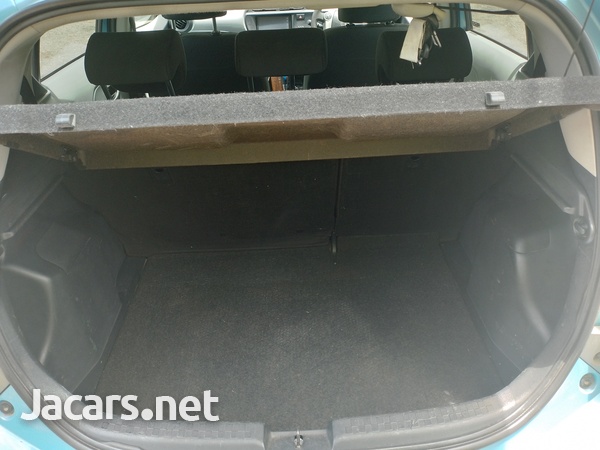 Toyota Aqua 1,5L 2012-8