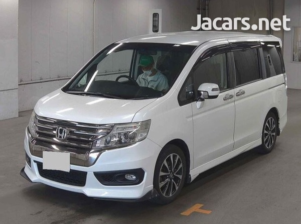 Honda Stepwgn Spada 2,0L 2013-1