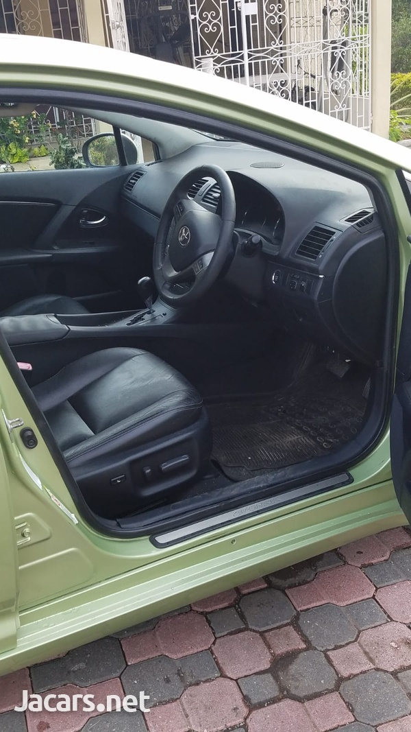 Toyota Avensis 2,0L 2010-3