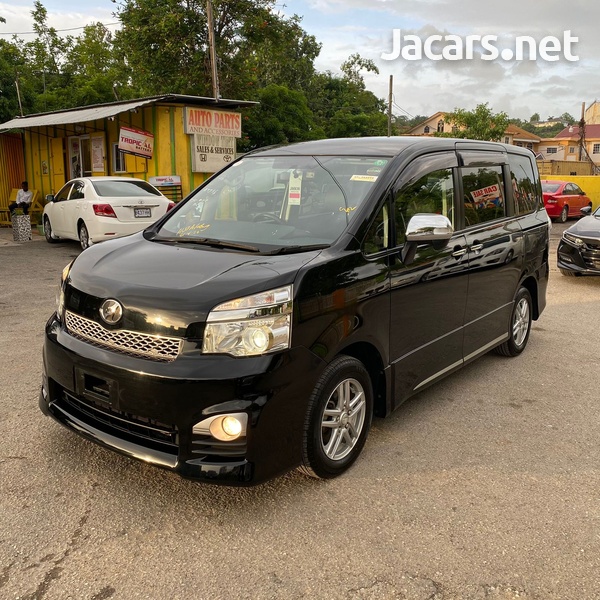 Toyota Voxy 2,0L 2013-3