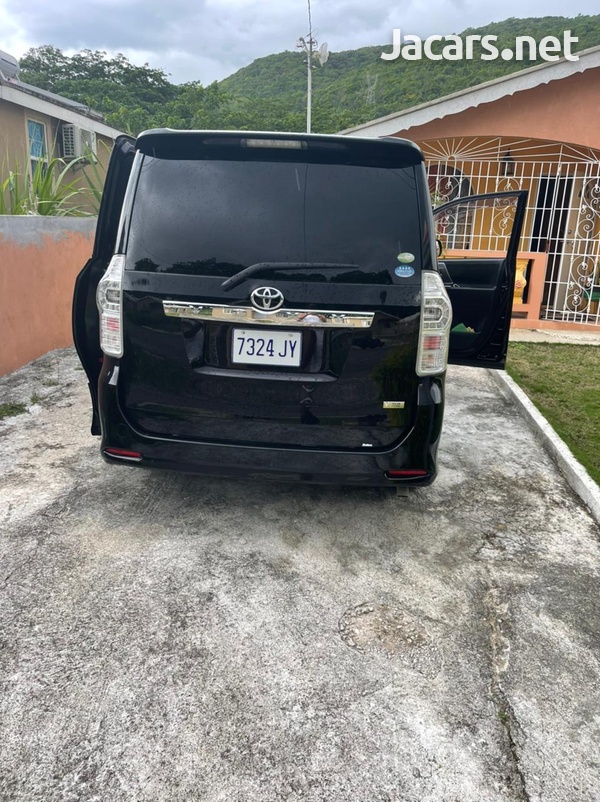 Toyota Voxy 2,0L 2012-2