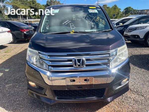 Honda Stepwgn Spada 2,0L 2013-3