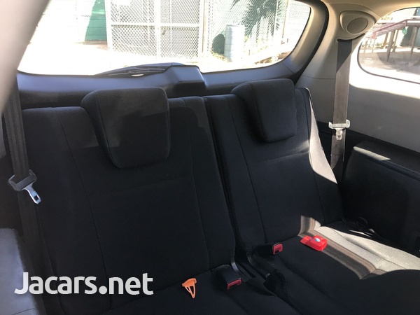 Toyota Wish 2,0L 2010-9