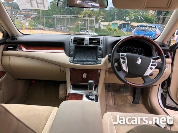 Toyota Crown 2,5L 2013-10