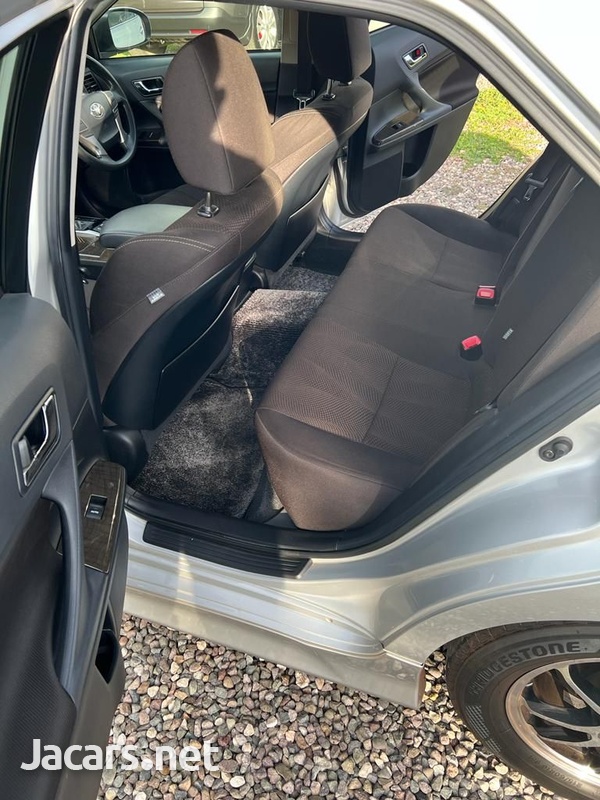 Toyota Mark X 2,5L 2013-5