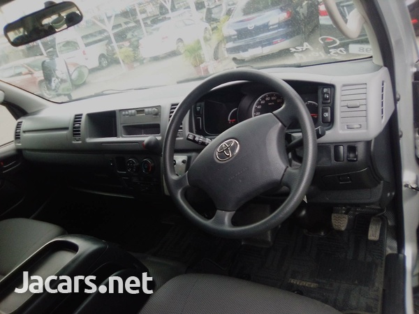2013 Toyota Hiace Bus-6