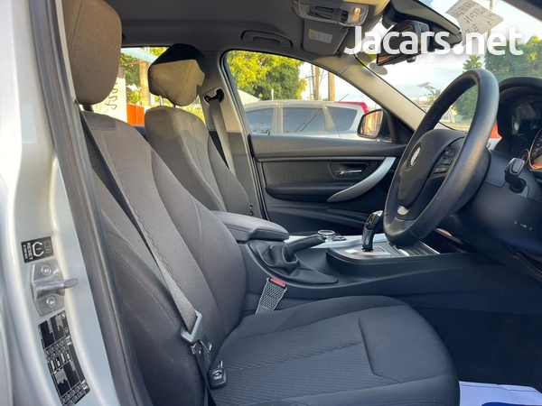 BMW 3-Series 2,0L 2015-7