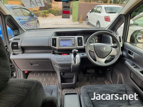 Honda Stepwgn 2,0L 2013-10