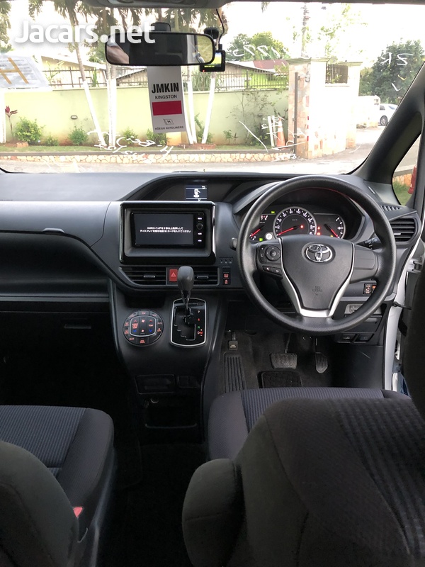 Toyota Noah 2,0L 2014-9