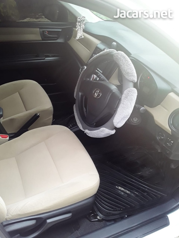 Toyota Axio 1,5L 2014-4