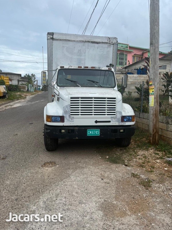 1999 International Dt 4700 Truck-1
