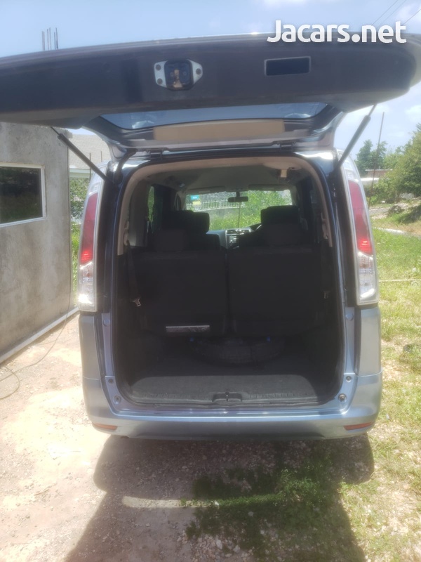 Nissan Serena 2,0L 2013-4