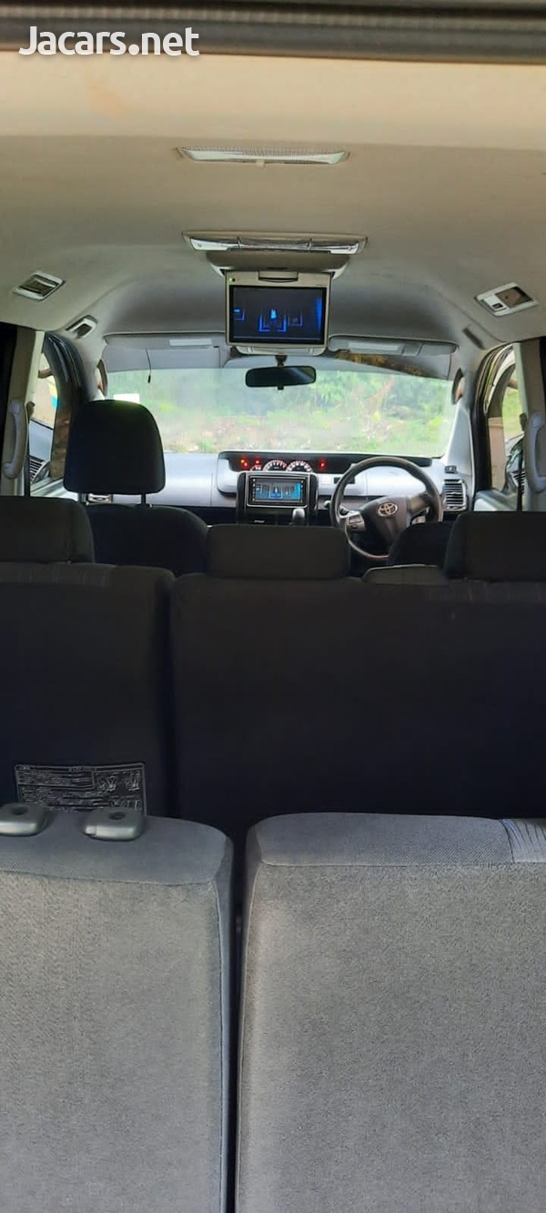 Toyota Noah 2,0L 2011-5
