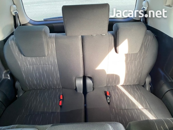 Toyota Voxy 2,0L 2012-10