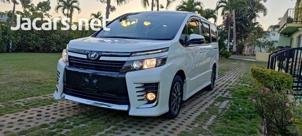 Toyota Voxy 2,0L 2017-2