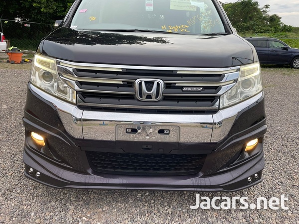 Honda Stepwgn Spada 2,0L 2013-7
