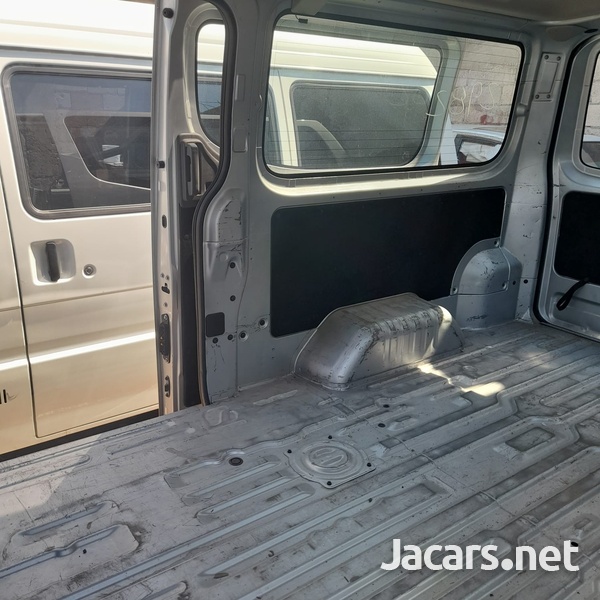 Nissan Caravan 2,0L 2015-8