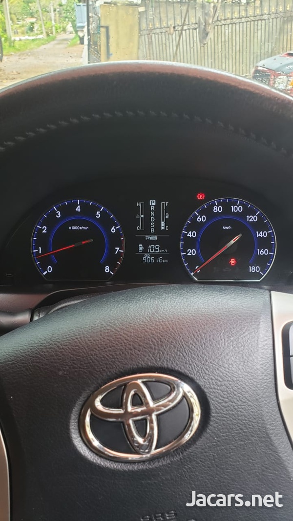 Toyota Premio 2,0L 2013-6