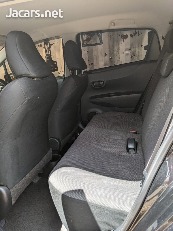 Toyota Vitz 1,0L 2014-4