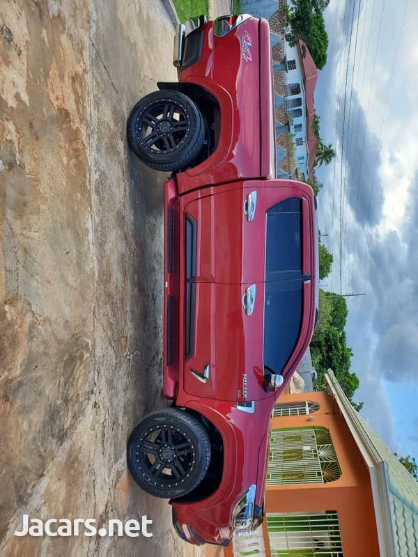 2018 Toyota Hilux Revolution-4