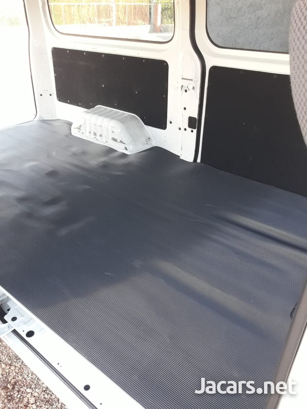 Nissan Caravan 2,5L 2016-4