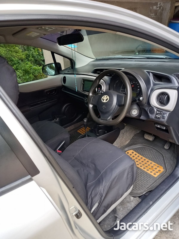 Toyota Vitz 1,3L 2012-6
