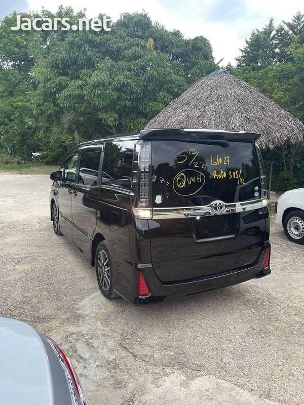 Toyota Voxy 2,0L 2014-4