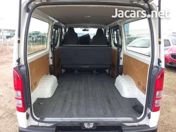 Toyota Hiace 3,0L 2017-5