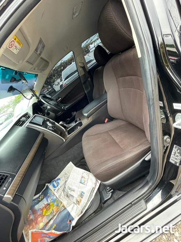 Toyota Mark X 2,5L 2013-6