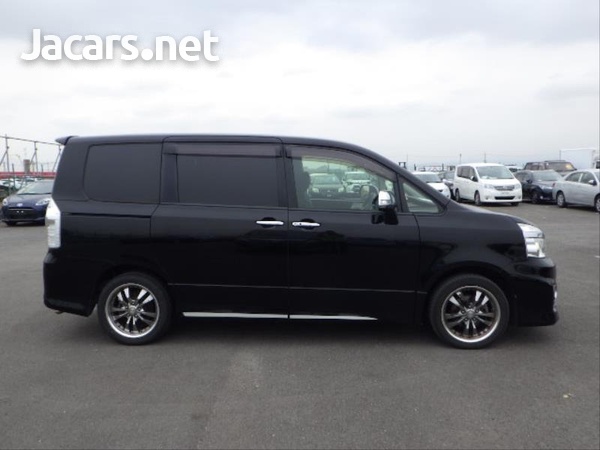 Toyota Voxy 2,0L 2013-7