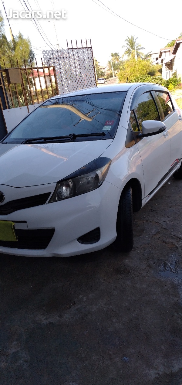 Toyota Vitz 1,0L 2012-7