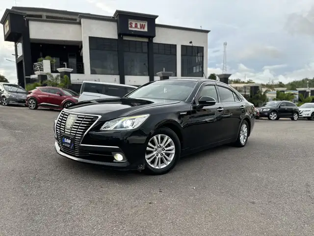 Toyota Crown Royal Saloon