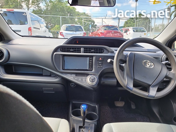 Toyota Aqua 1,5L 2016-10