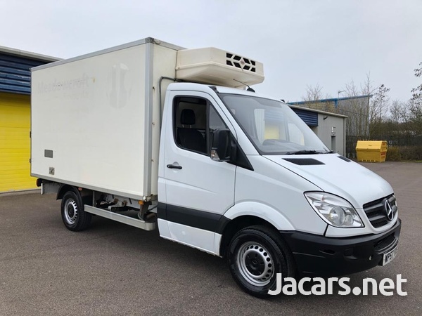 Mercedes Benz Sprinter freezer body truck-4