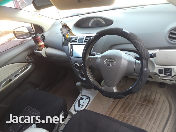 Toyota Belta 1,3L 2012-4