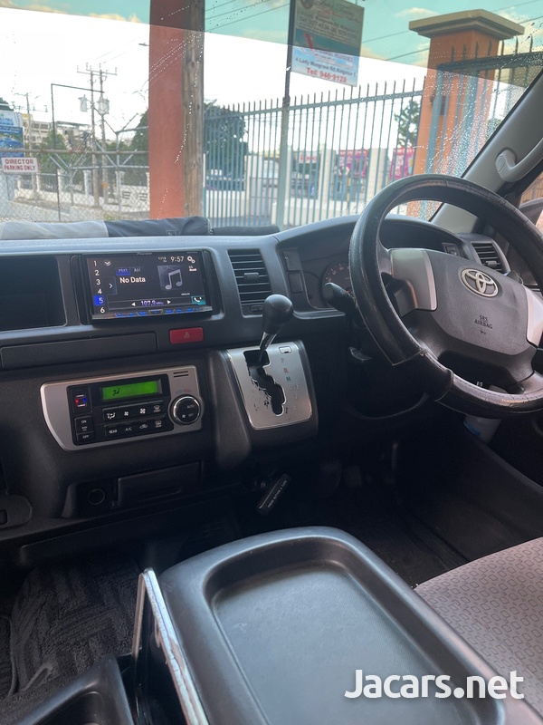 Toyota Hiace 2,7L 2014-3