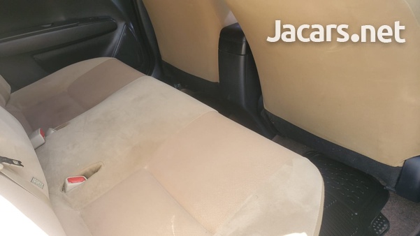 Toyota Axio 1,5L 2015-9