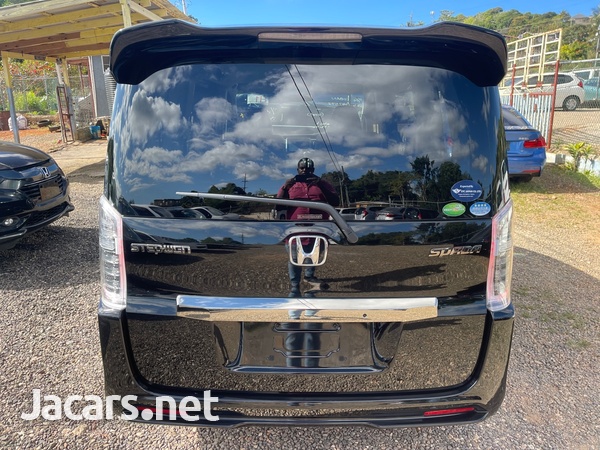 Honda Stepwgn Spada 2,0L 2013-5