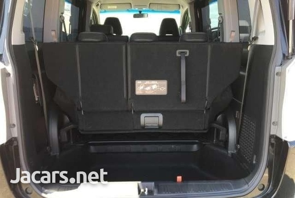 Honda Stepwgn Spada 1,9L 2013-7