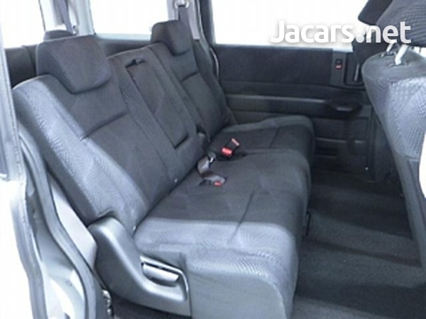 Honda Stepwgn 2,0L 2013-4